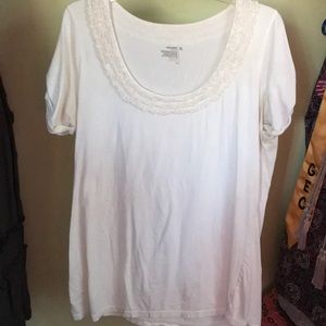 Pretty white T-shirt